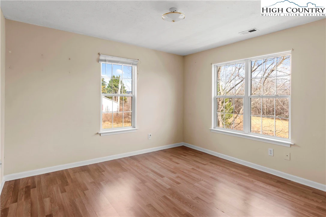 Image number 7 for the current listing
