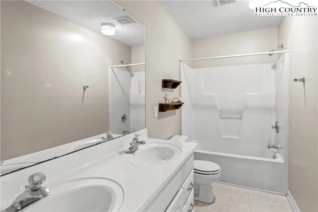 Image number 9 for the current listing