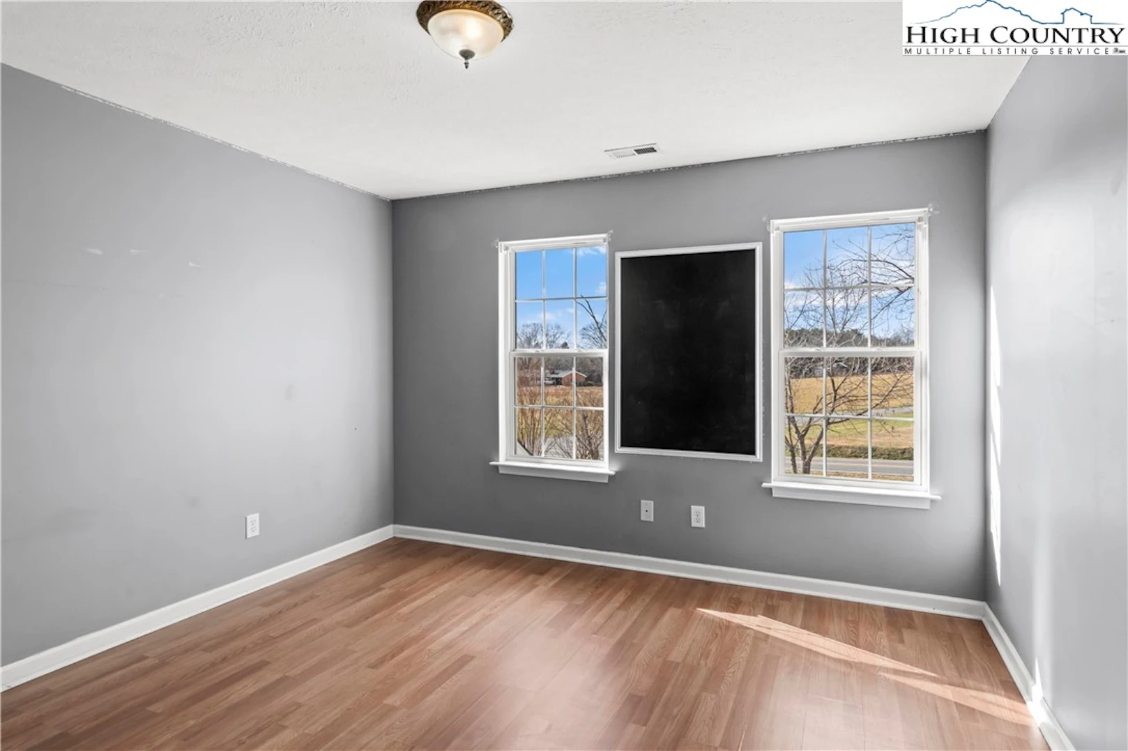 Image number 13 for the current listing