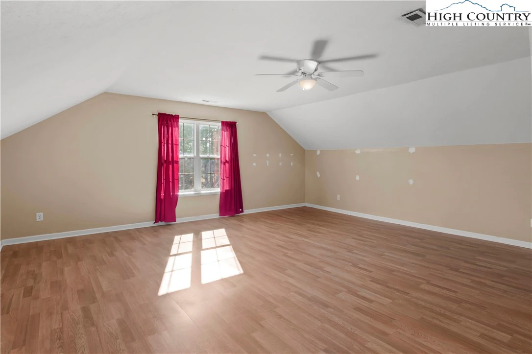 Image number 15 for the current listing