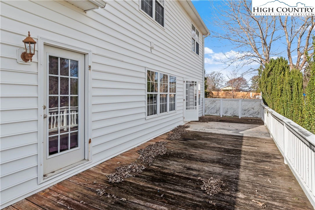 Image number 17 for the current listing