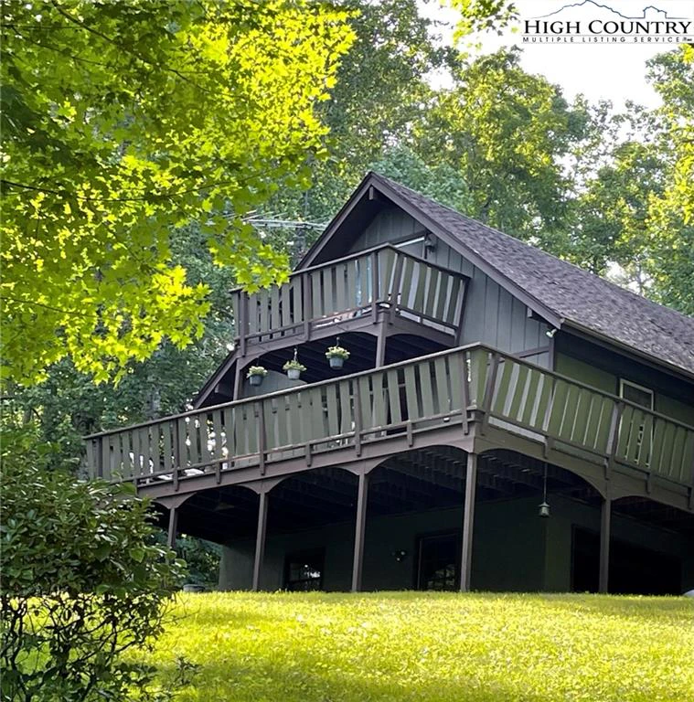 Image number 1 for the current listing