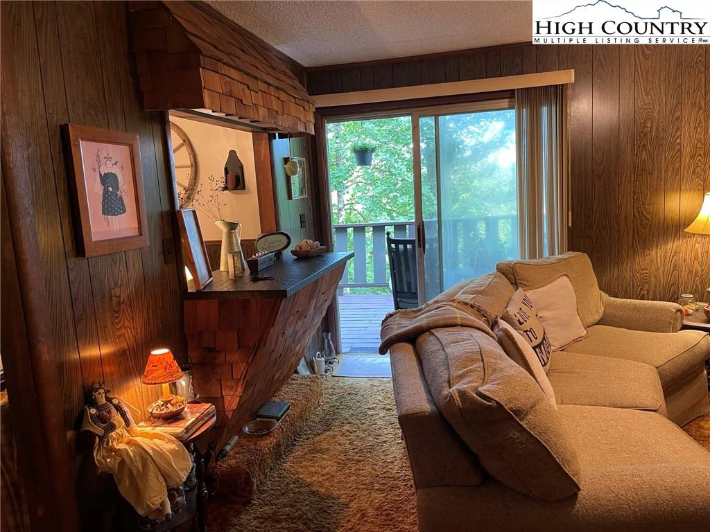 Image number 10 for the current listing