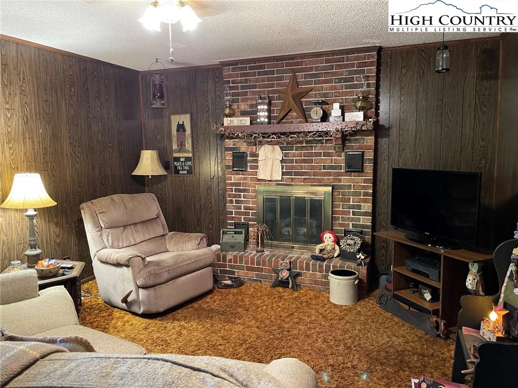 Image number 18 for the current listing