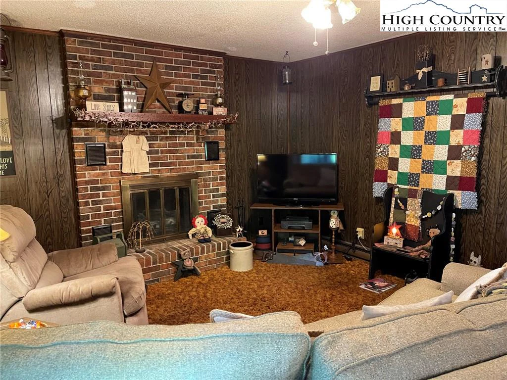 Image number 3 for the current listing