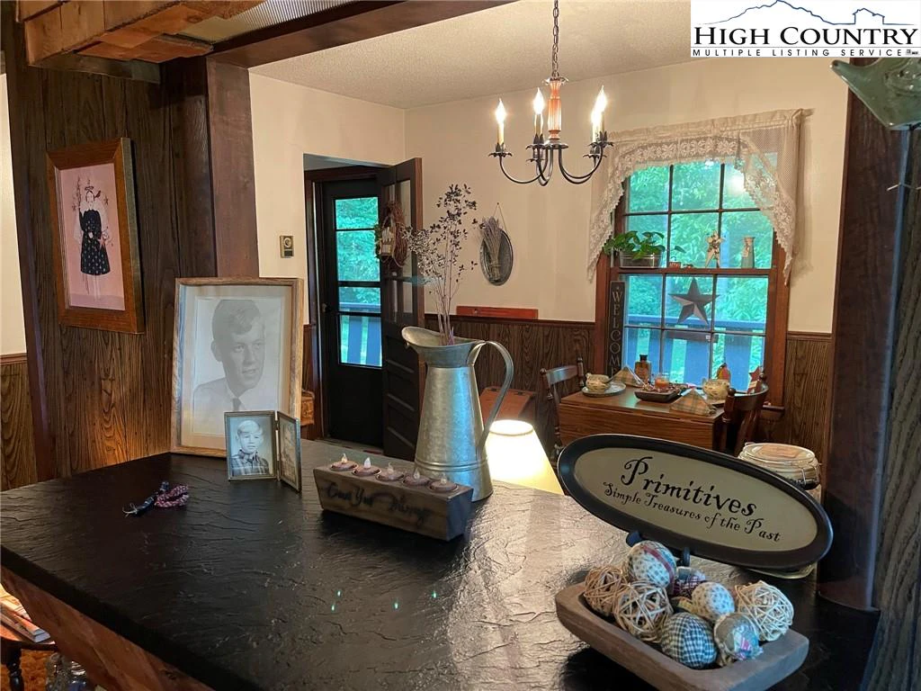 Image number 4 for the current listing
