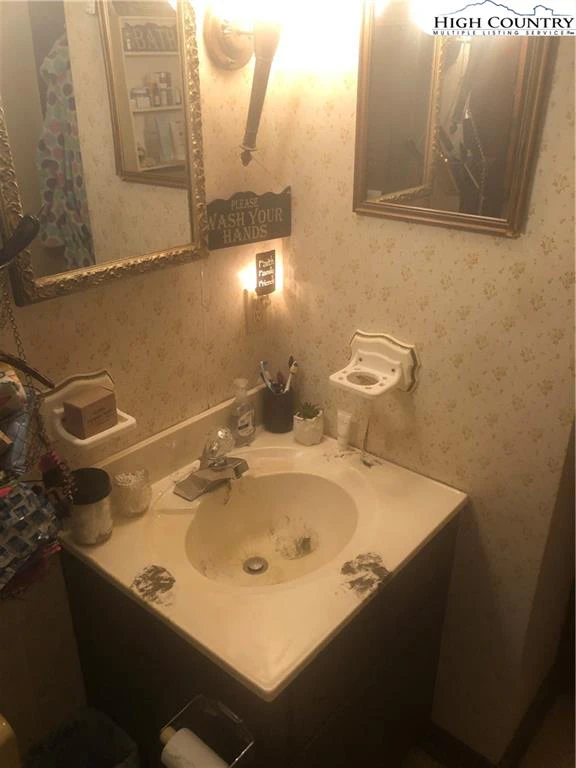 Image number 14 for the current listing