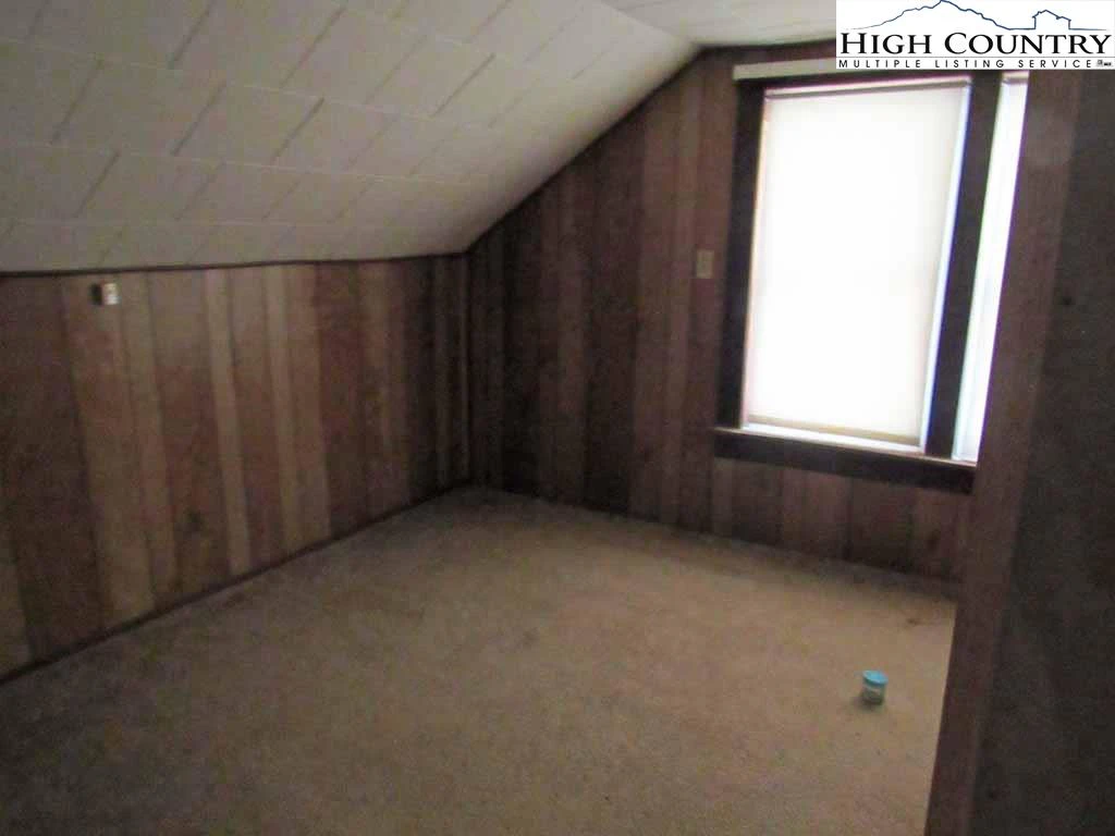 Image number 17 for the current listing
