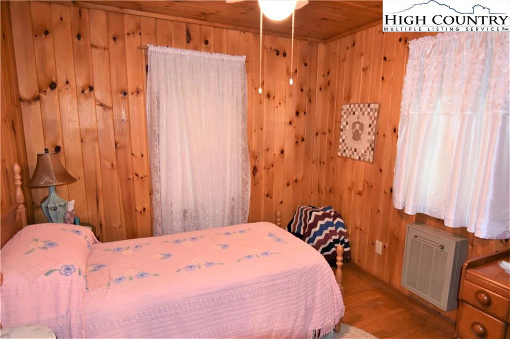 Image number 14 for the current listing