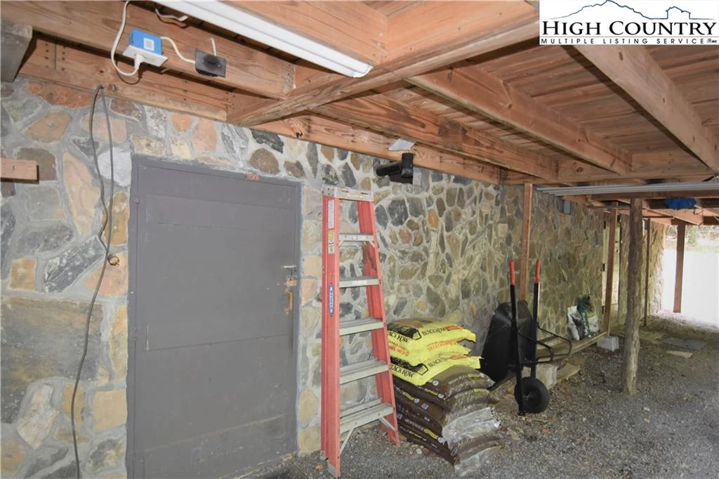 Image number 7 for the current listing