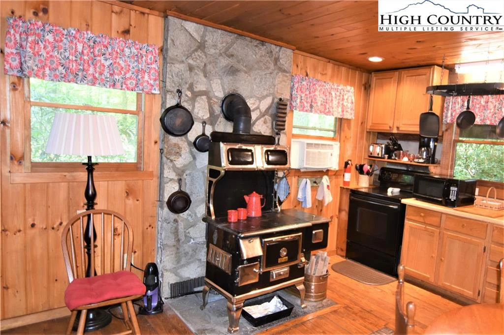 Image number 21 for the current listing
