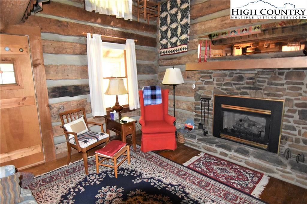 Image number 19 for the current listing