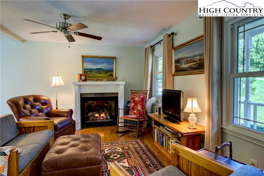 Image number 12 for the current listing