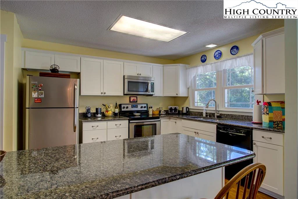 Image number 6 for the current listing