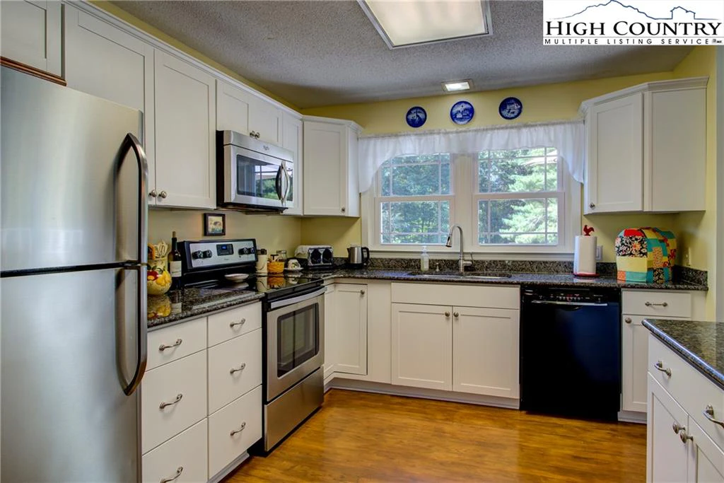 Image number 7 for the current listing
