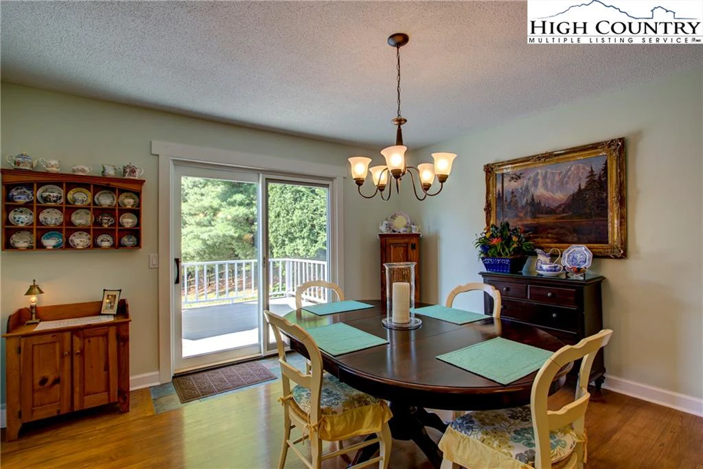 Image number 8 for the current listing