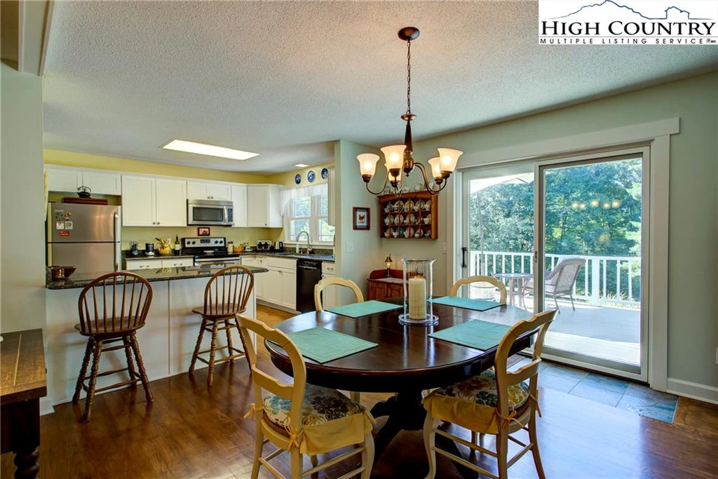 Image number 9 for the current listing
