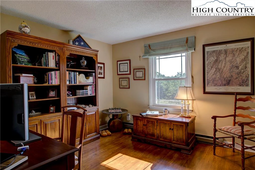 Image number 10 for the current listing
