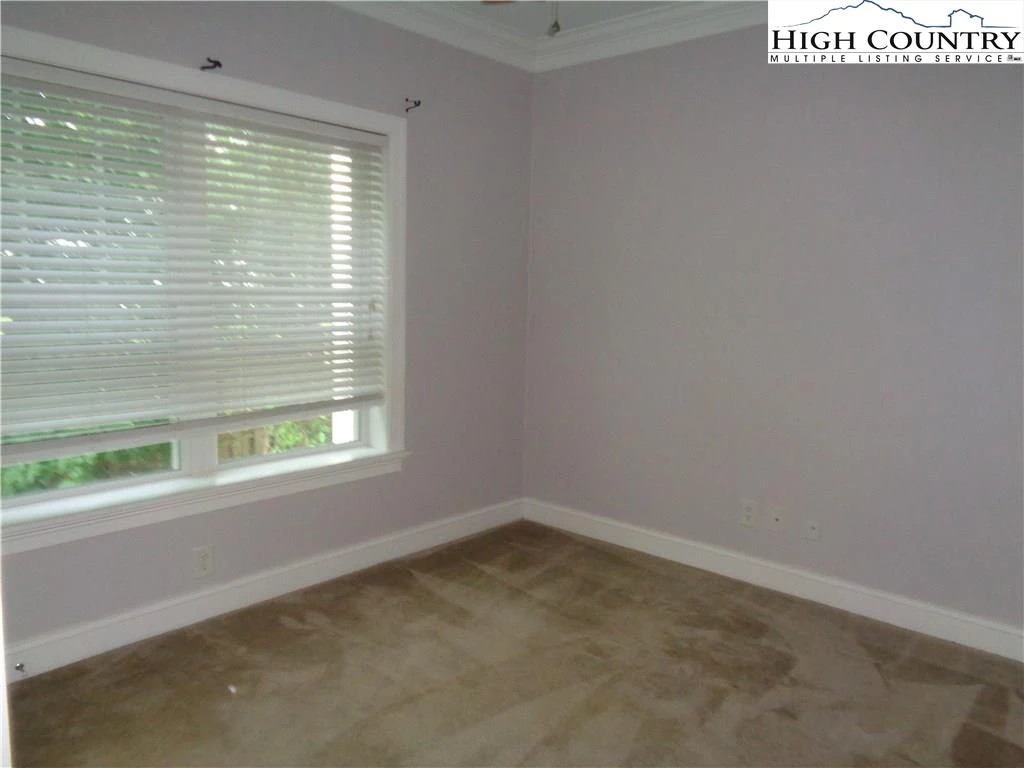 Image number 5 for the current listing