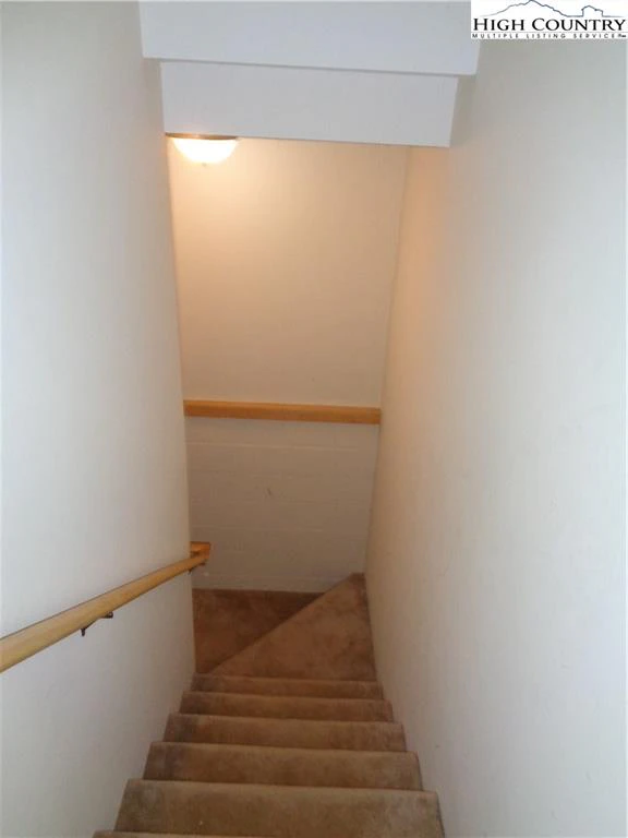 Image number 4 for the current listing