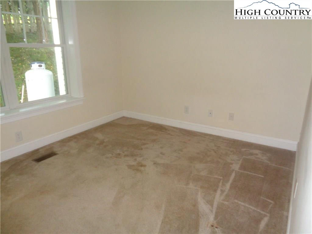 Image number 12 for the current listing
