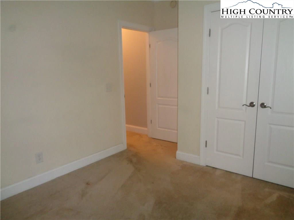 Image number 11 for the current listing