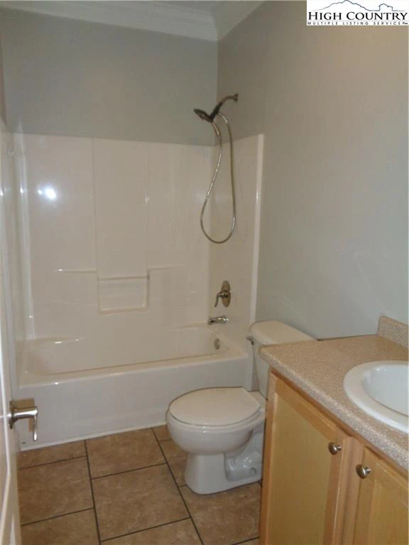 Image number 2 for the current listing