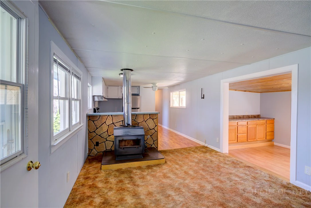 Image number 14 for the current listing
