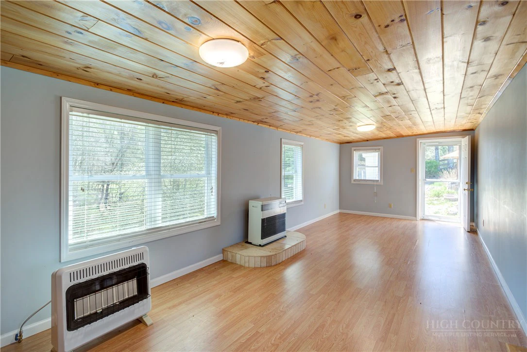 Image number 7 for the current listing