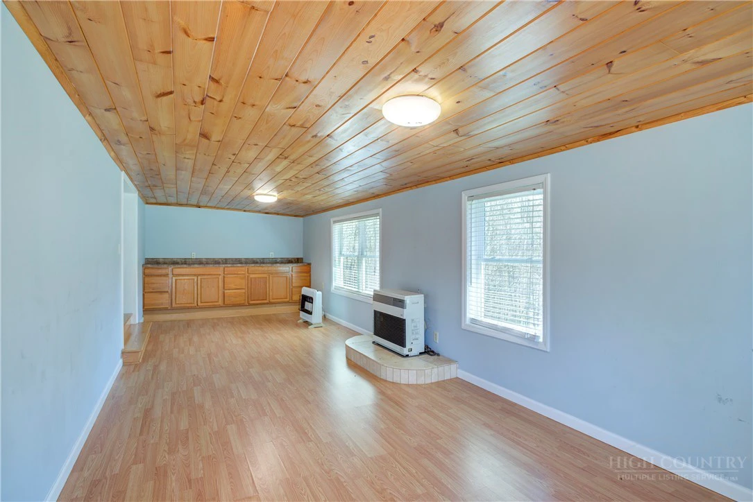 Image number 10 for the current listing