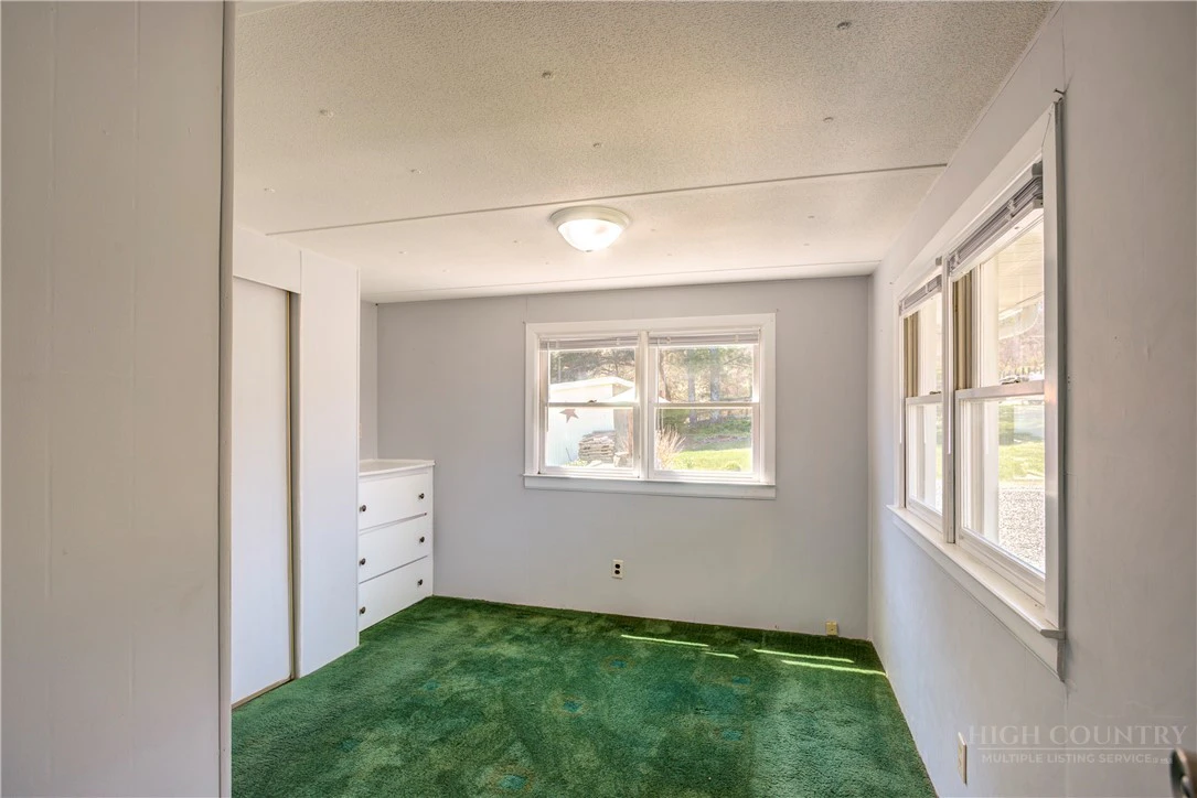 Image number 11 for the current listing