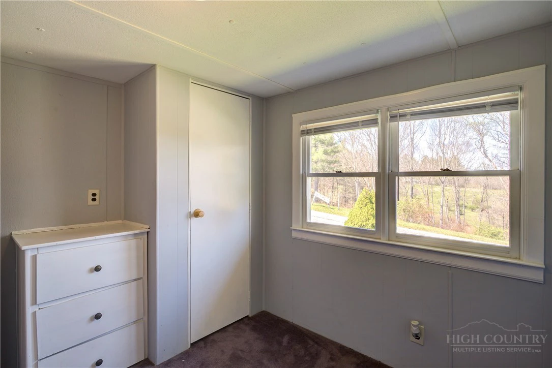 Image number 2 for the current listing