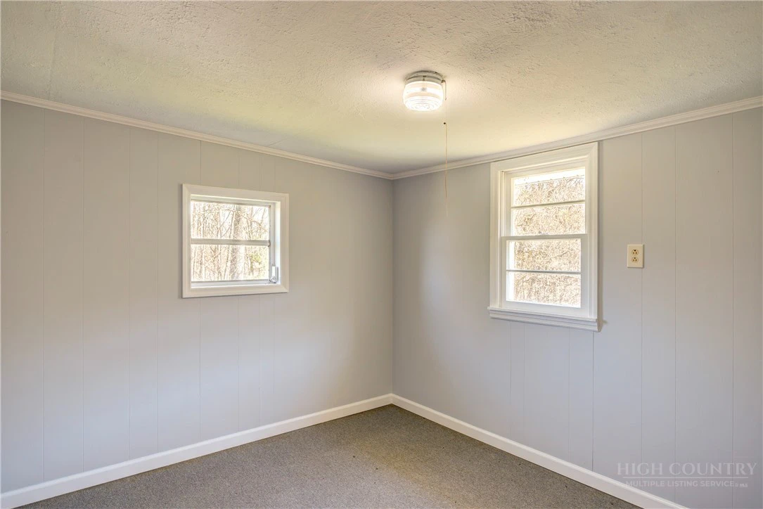 Image number 18 for the current listing