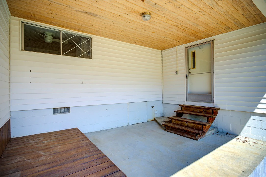 Image number 21 for the current listing