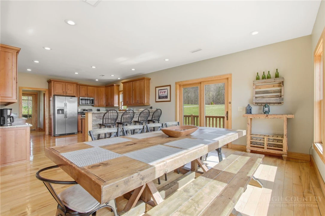 Image number 13 for the current listing