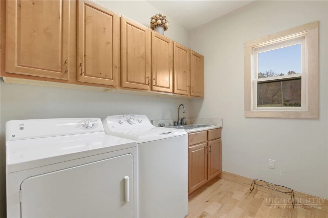Image number 3 for the current listing