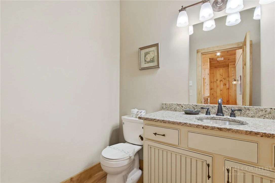 Image number 4 for the current listing