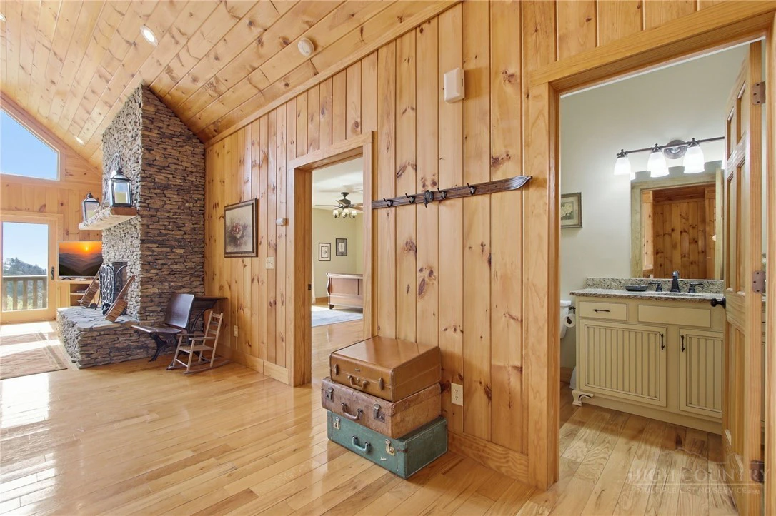 Image number 5 for the current listing