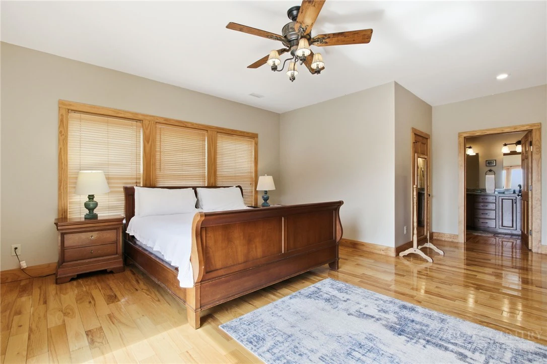 Image number 7 for the current listing