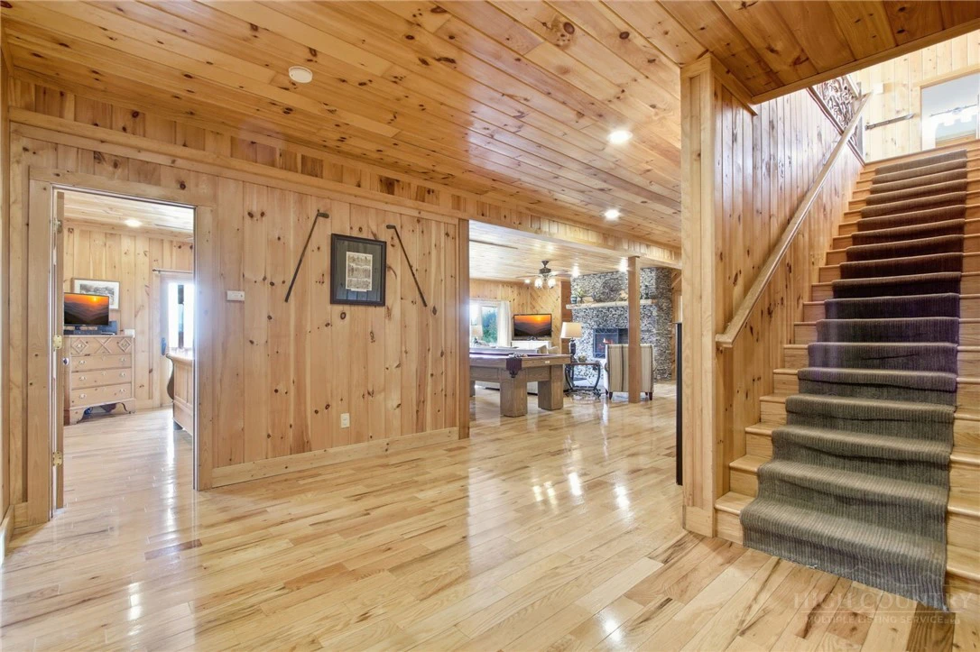 Image number 11 for the current listing