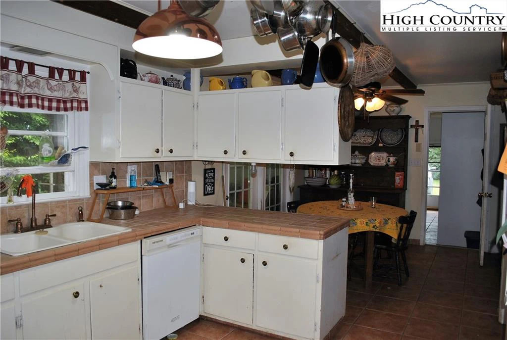 Image number 14 for the current listing