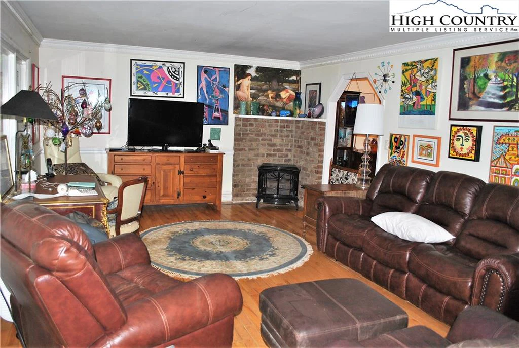Image number 13 for the current listing