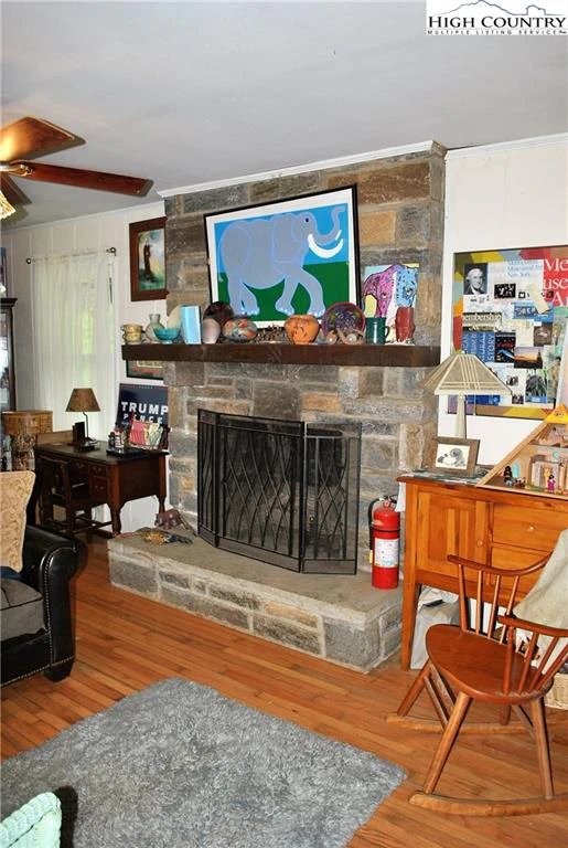 Image number 11 for the current listing