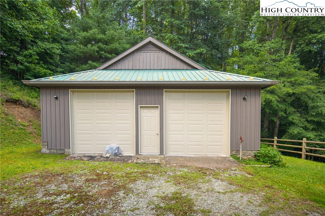 Image number 21 for the current listing