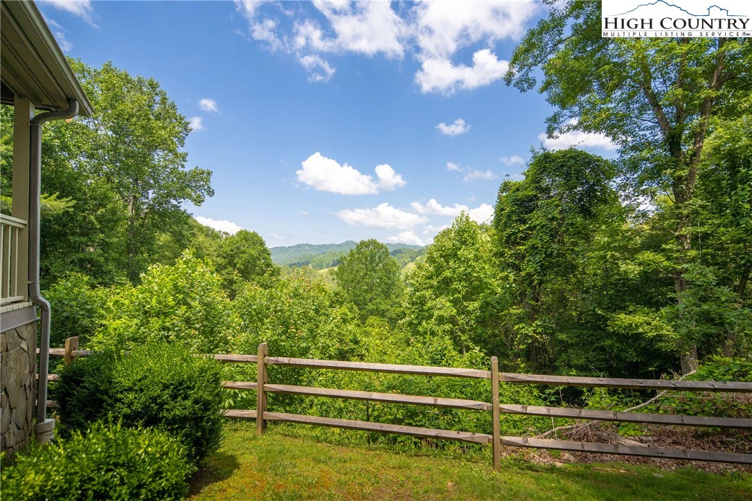Image number 18 for the current listing