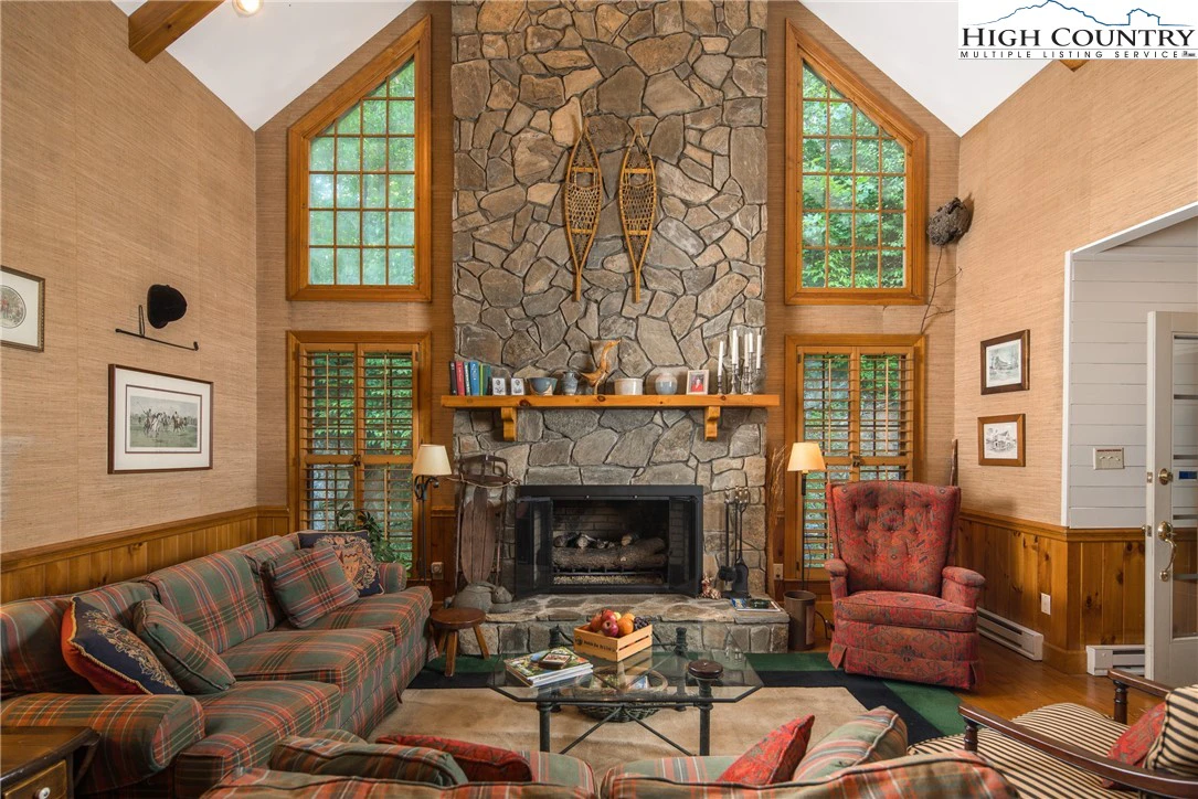 Image number 3 for the current listing