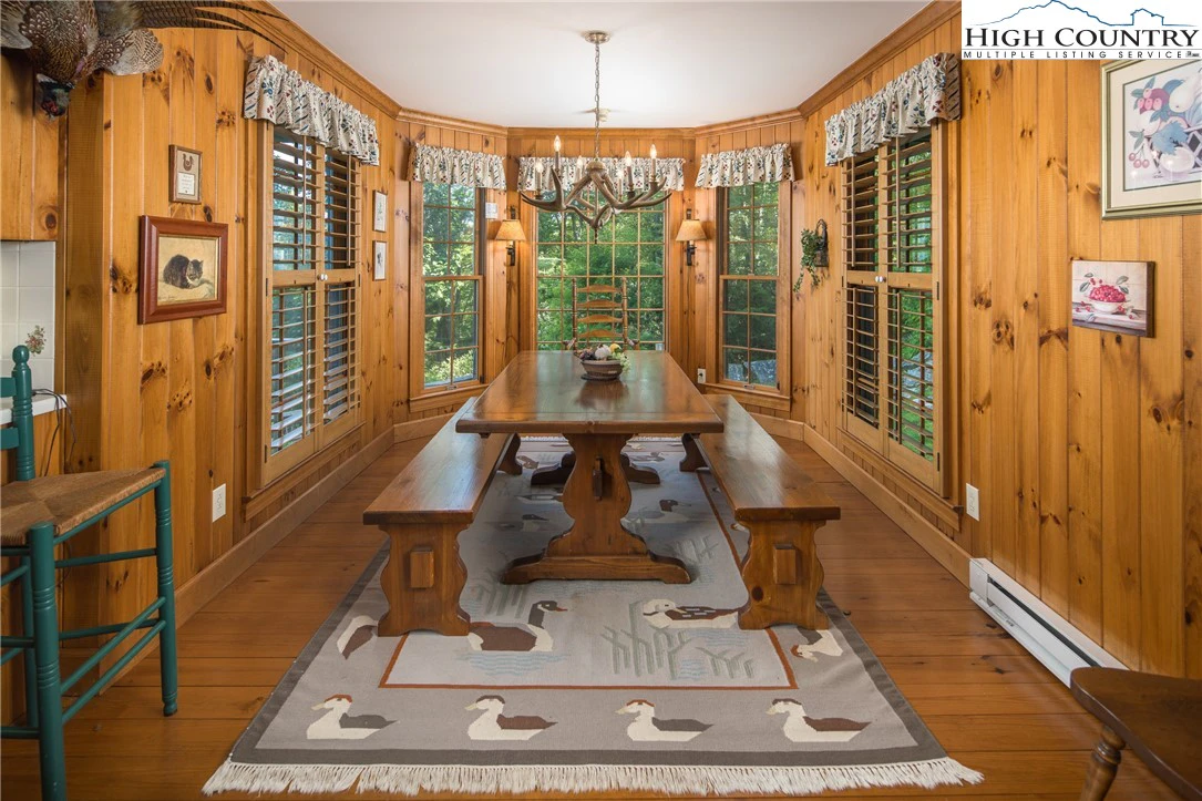 Image number 15 for the current listing
