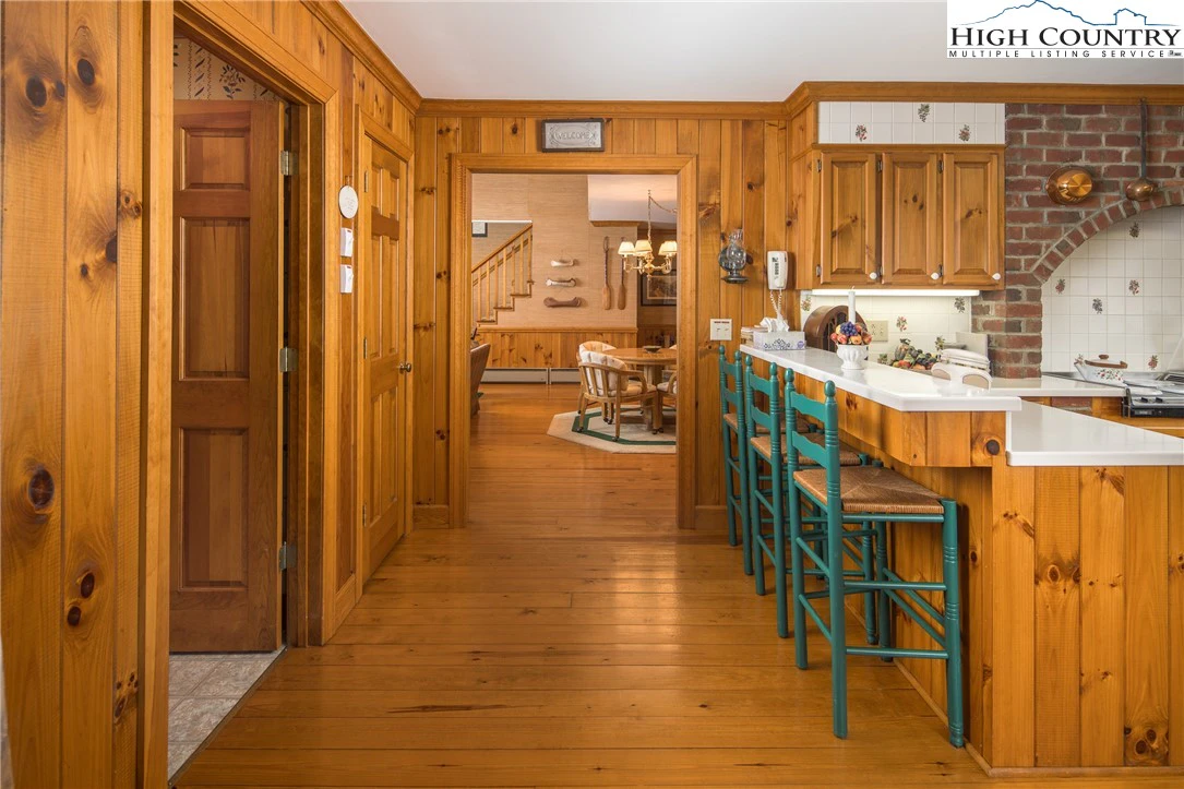 Image number 2 for the current listing