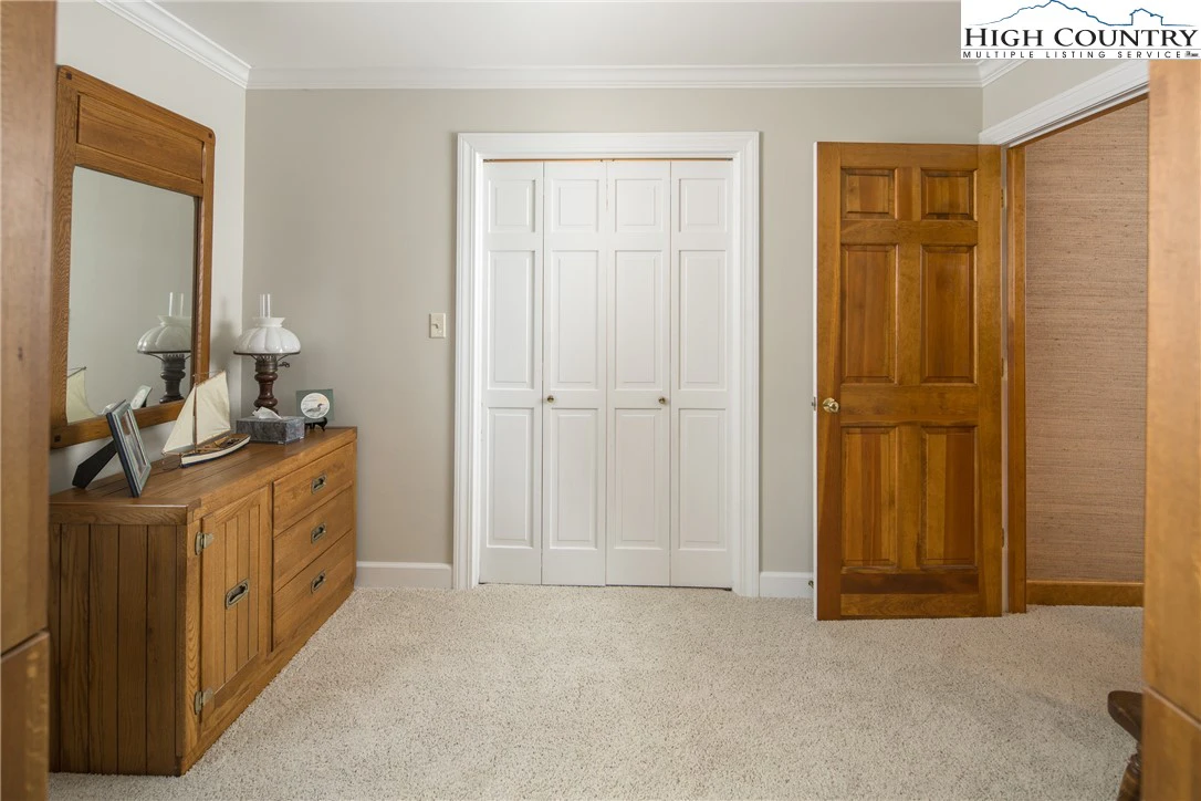 Image number 10 for the current listing