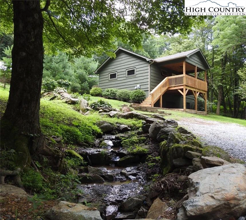 Image number 1 for the current listing